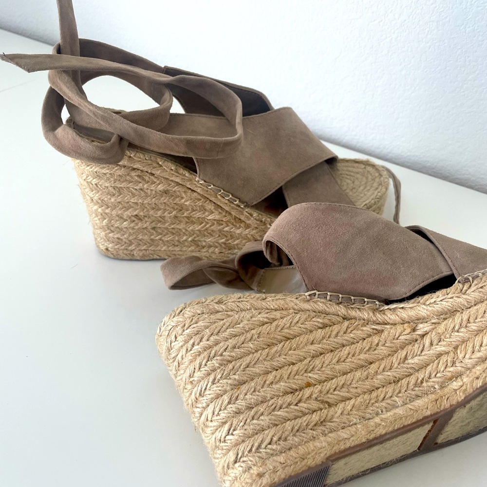 Marc Fisher 8.5 tie up suede wedge